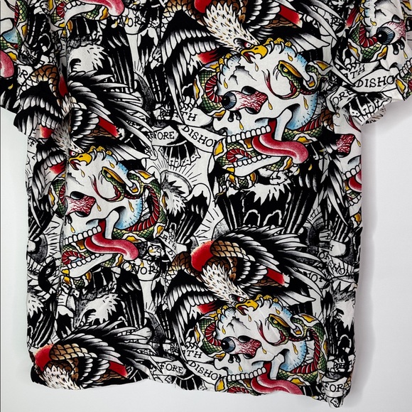 Ed Hardy Battle Skull Short Sleeve Button Up Shirt Size Medium - Picture 6 of 9